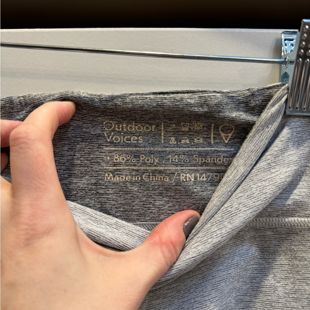 OUTDOOR VOICES Space Dye Two Toned Gray 3/4 Length Legging Size Medium - Picture 9 of 9